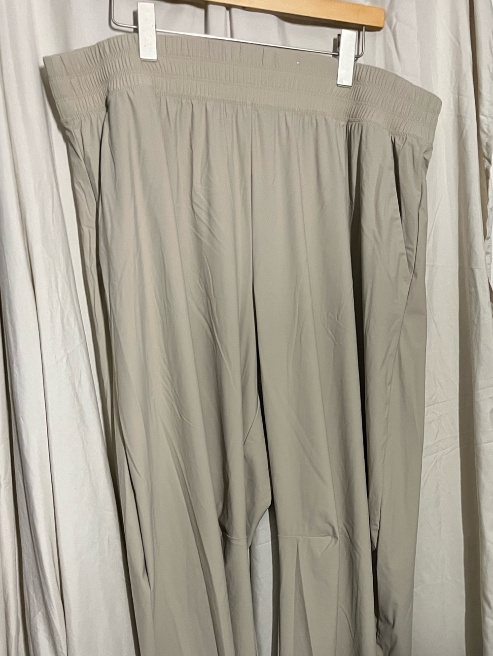Classic Wide-Leg Pull-On Pants in Light Gray